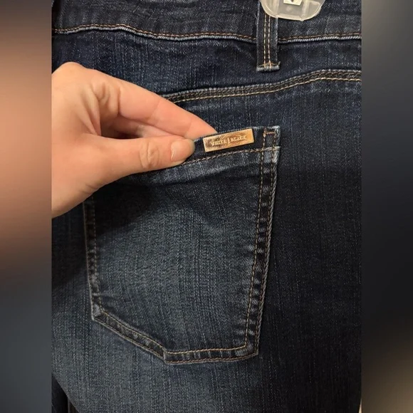 White House Black Market Women's Size 8 Blue Crop Jeans Mid-Rise - Picture 4 of 5